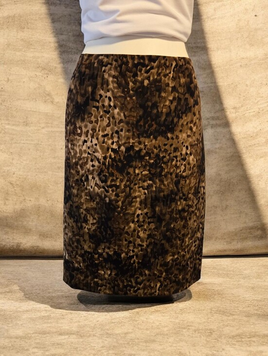 Elie Tahari Dresses & Skirts - Elie Tahari Animal Print Pencil Skirt Size 4